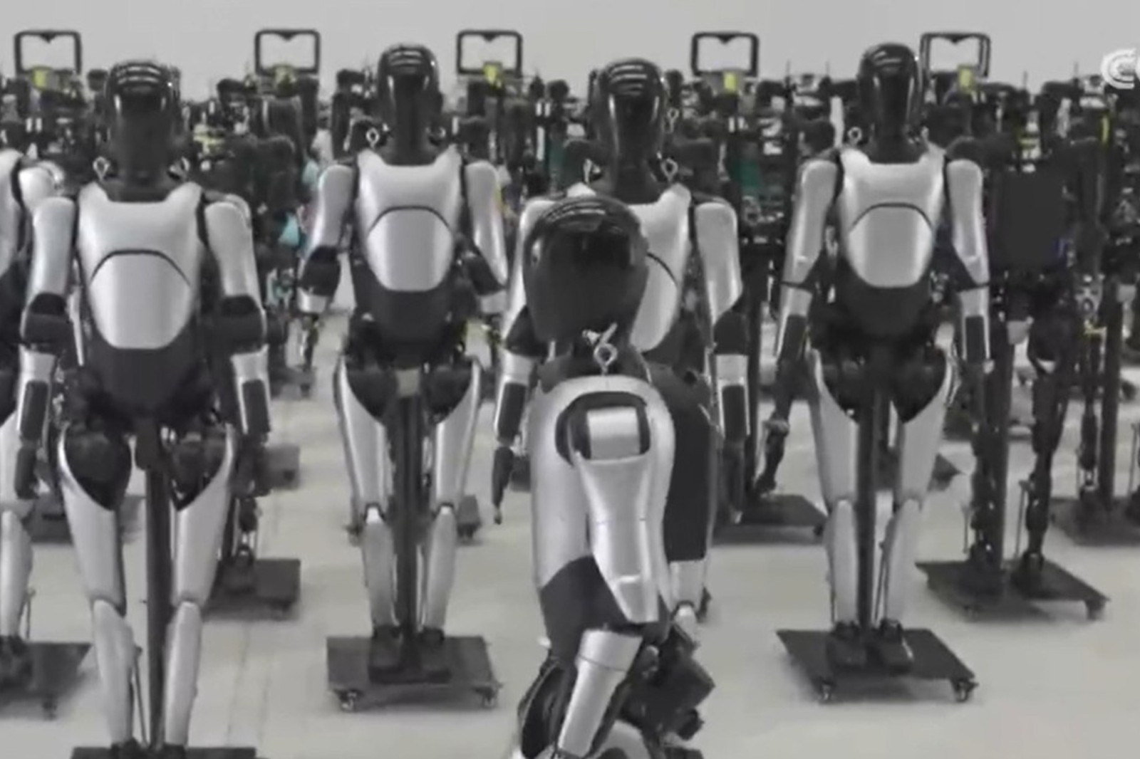 央视报道！揭秘米兰机器人量产超级工厂